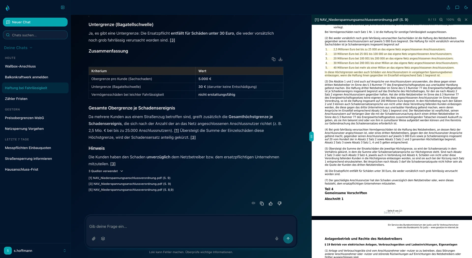 LOKI im dunklen Modus: Antwort zur Haftung des Netzbetreibers nach einem Überspannungsschaden, mit einer Tabelle der Grenzen von 5.000 Euro je Kunde und 30 Euro Bagatellschwelle. Rechts die Niederspannungsanschlussverordnung auf Seite 9, § 18 mit den markierten Höchstgrenzen je Schadensereignis.
