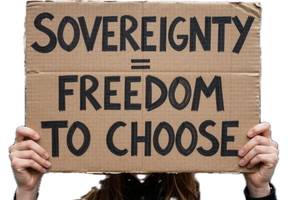 Zwei Hände halten ein Pappschild hoch: „Sovereignty = Freedom to choose“.
